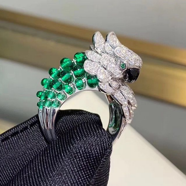 Cartier Les Oiseaux Libérés Parrot ring 18K white gold with gray mother-of pearl & emeralds beads