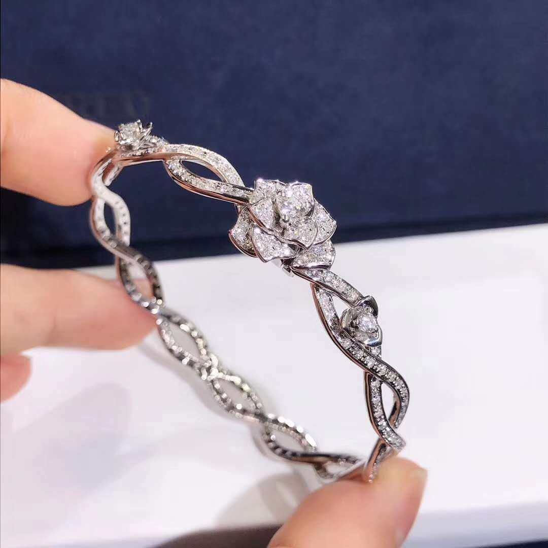 Piaget Rose bracelet in 18K white gold set with 190 brilliant-cut diamonds 1.32ct