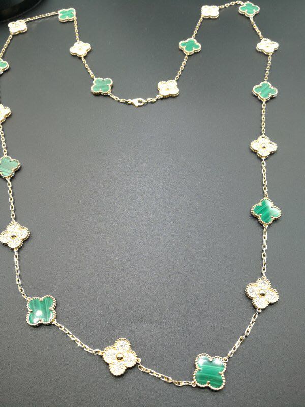 Van Cleef & Arpels Vintage Alhambra necklace 20 motifs 18k yellow gold Diamond and Malachite