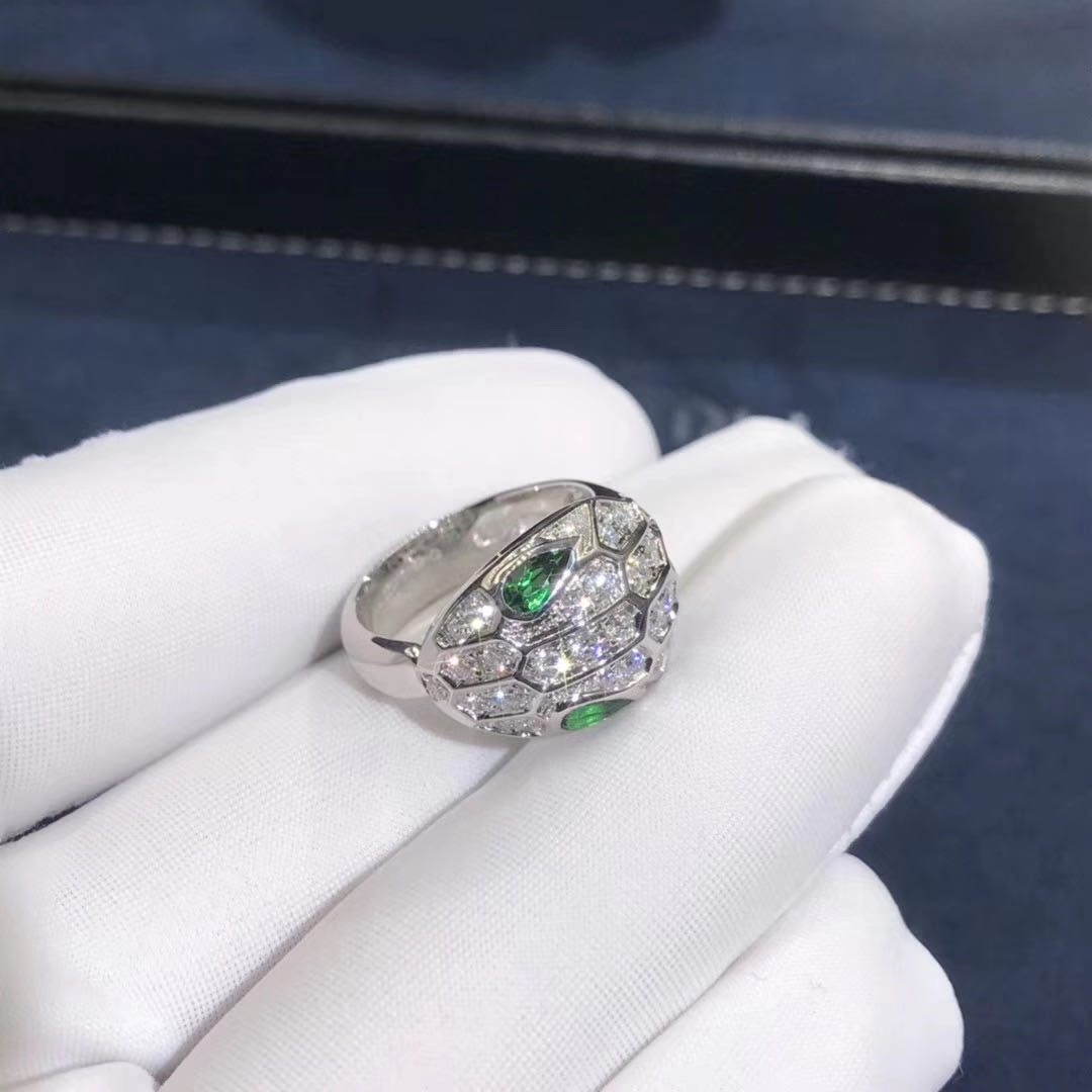 Bvlgari Serpenti Ring in Solid 18KT White gold, set with emerald eyes and full pave diamons