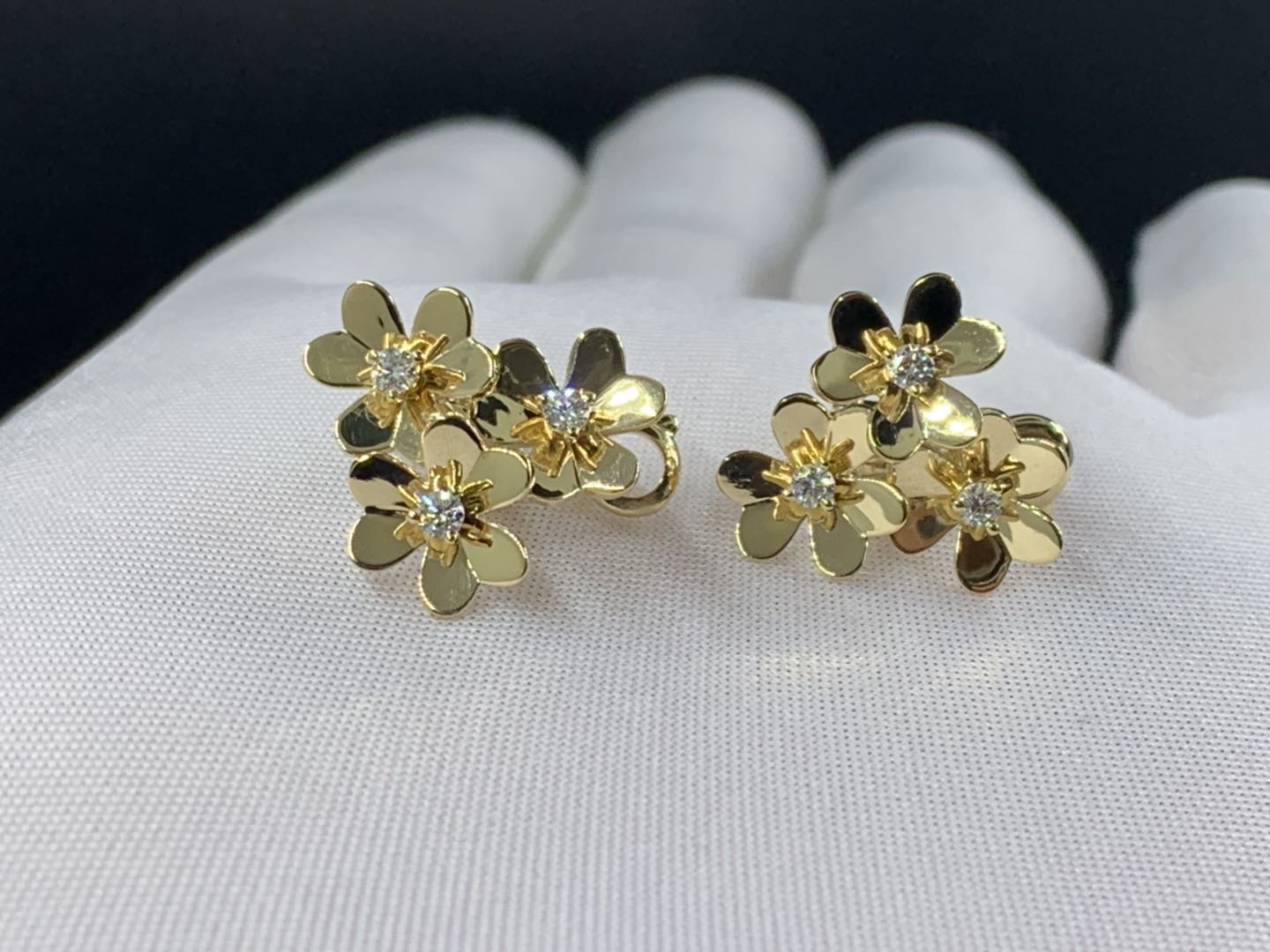 Van Cleef & Arpels 18K Yellow Gold Diamond Mini Frivole 3 Flowers Earrings VCARP2DV00